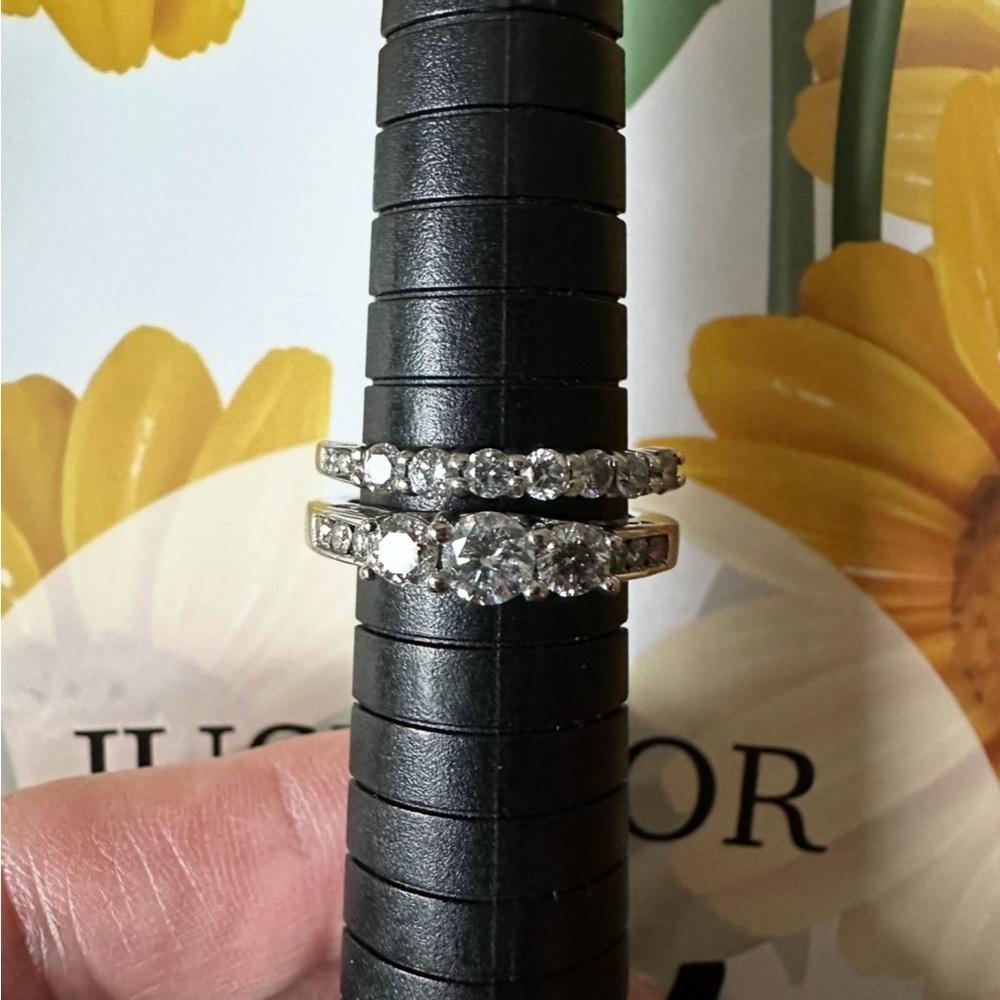 🌺Gorgeous 10k diamond ring set. Size 7🌺